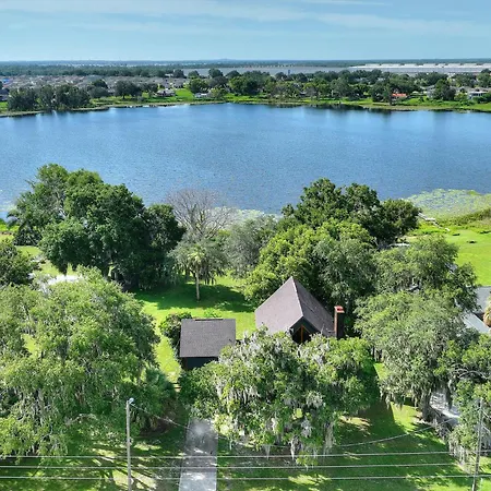 Serene Lakeside Retreat- 3 Bdr Romantic Getaway